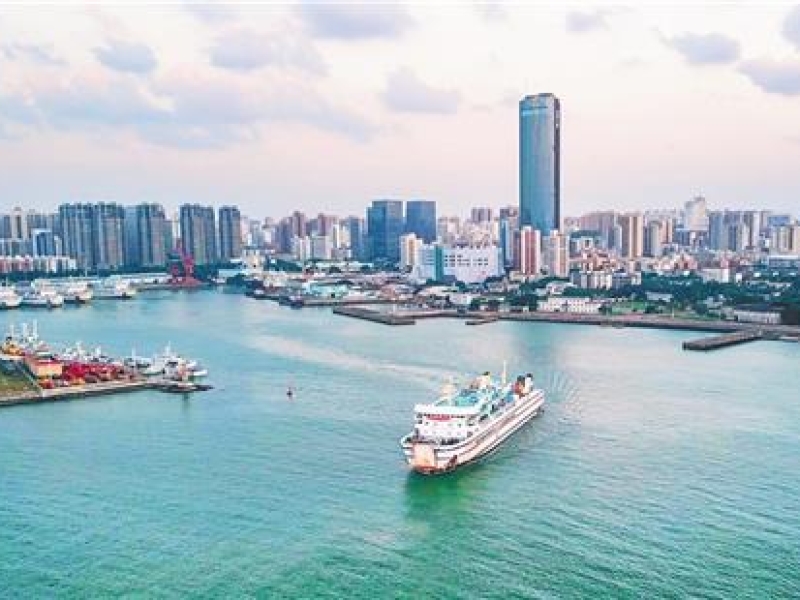 海南日报整版报道丨傲立潮头风帆劲 乘势而上开新局