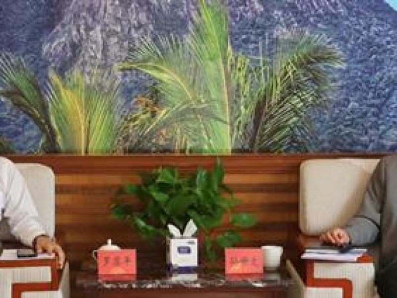 集团党委书记、董事长罗苏平拜访乐东县委主要领导