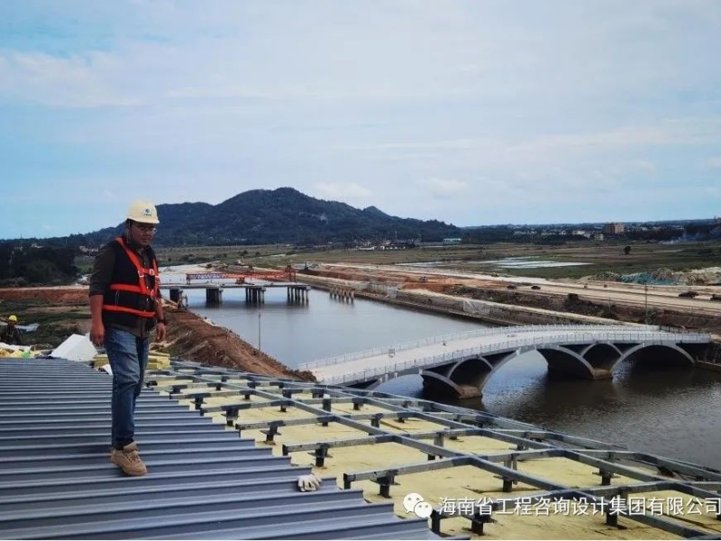 海南华建监理公司党支部让党旗高高飘扬在项目一线
